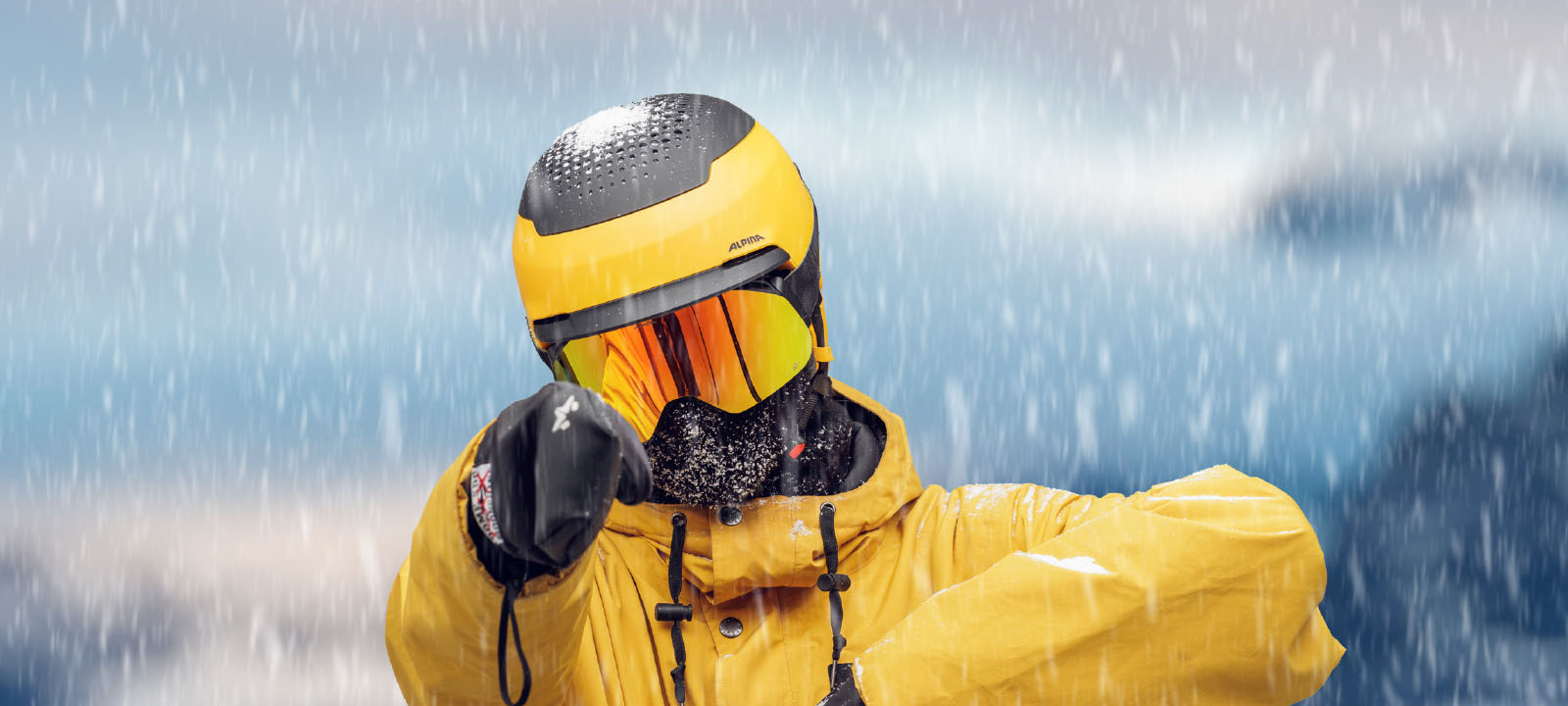 SNOW GEAR HELMET